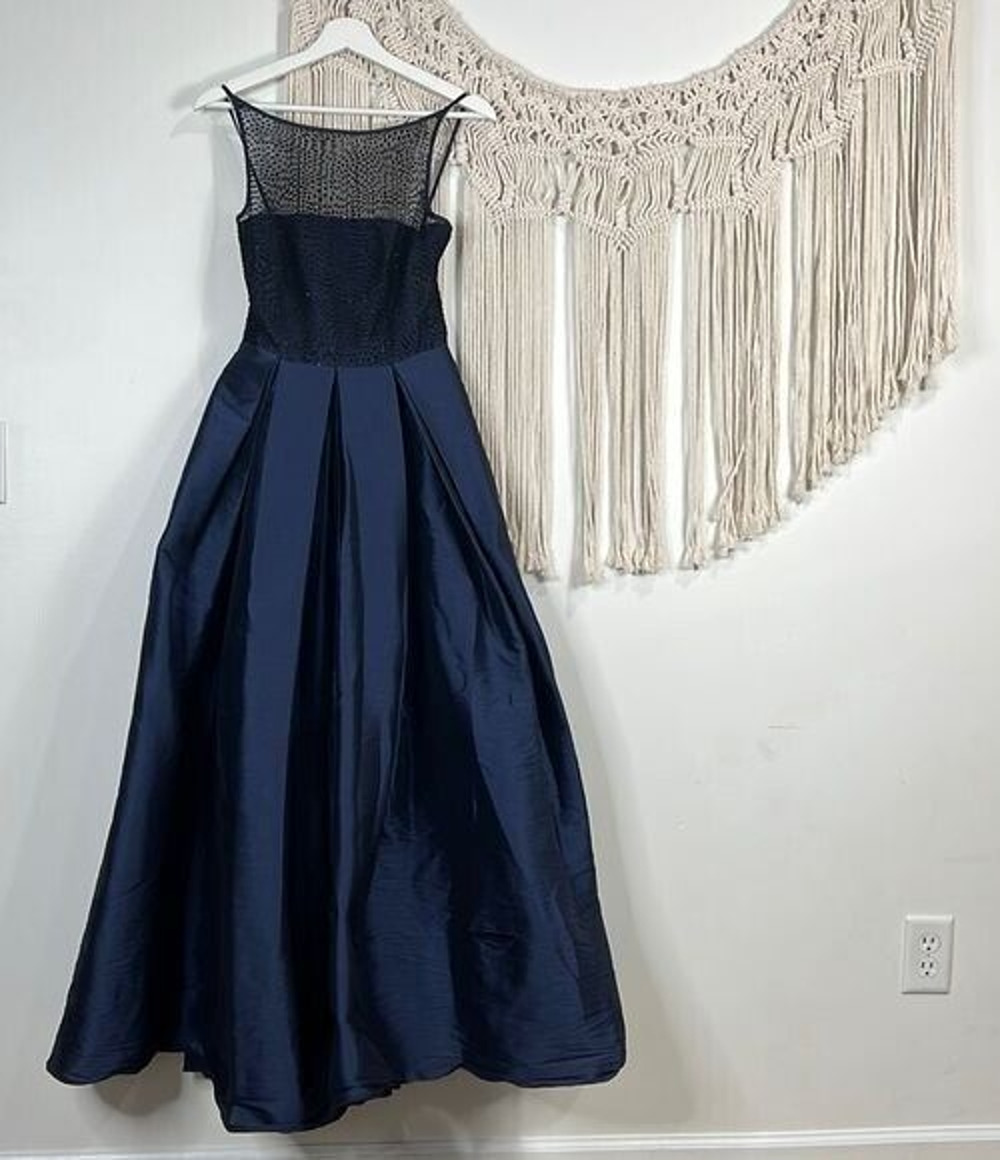 Francesca Monique Lhuiller Navy blue Floor Length Formal Gown Size 2 Prom a-line